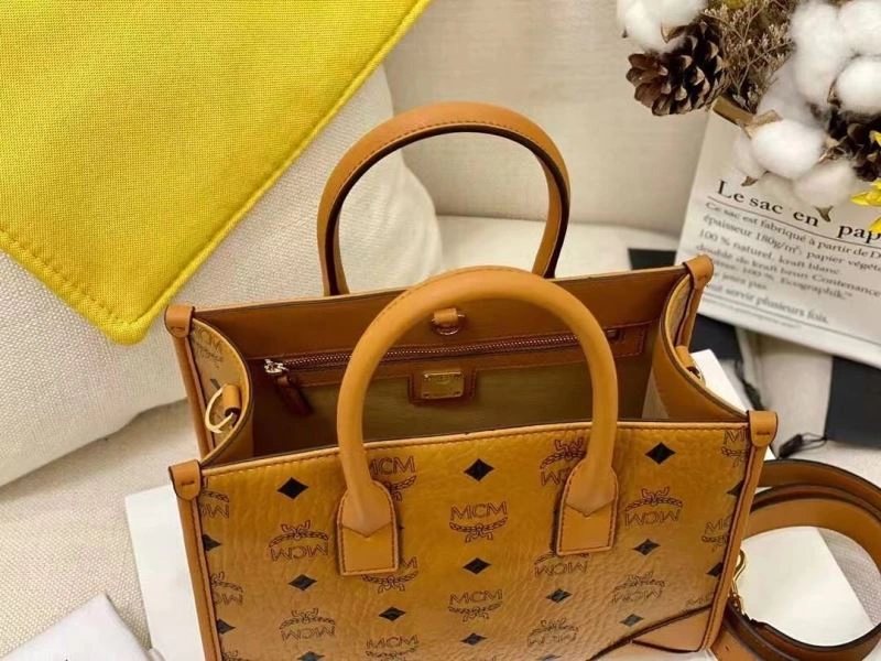 MCM Shopping Bags Refined 90409