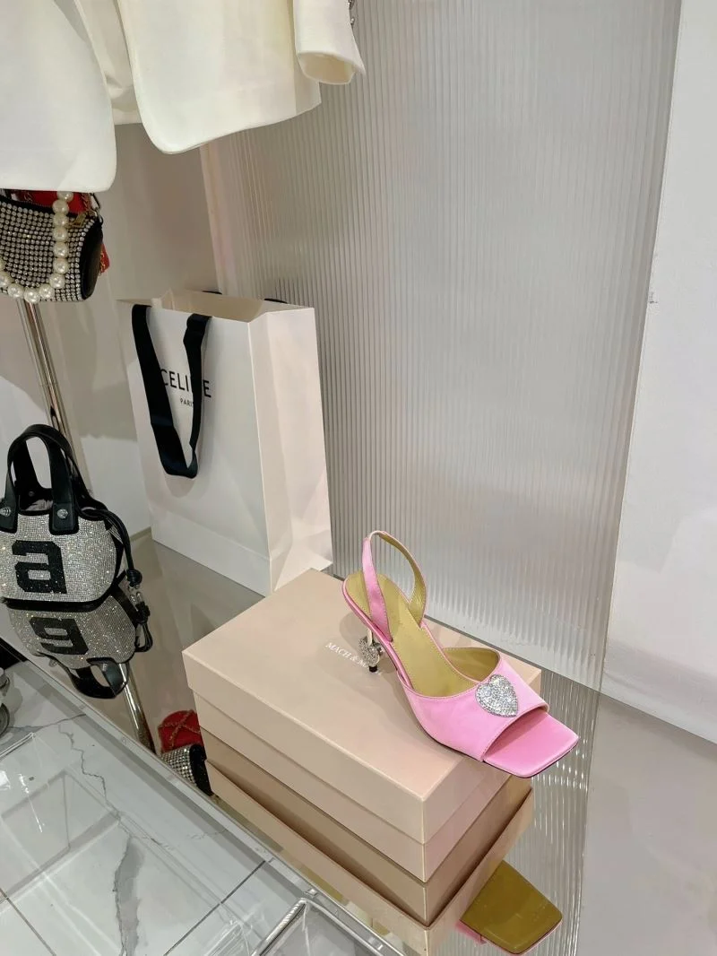 WellDesigned Mach Mach Sandals 7757