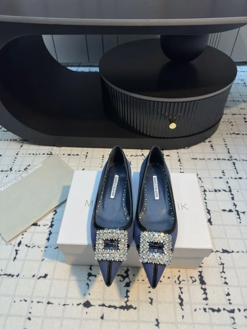 Neat Manolo Blahnik Shoes 7626