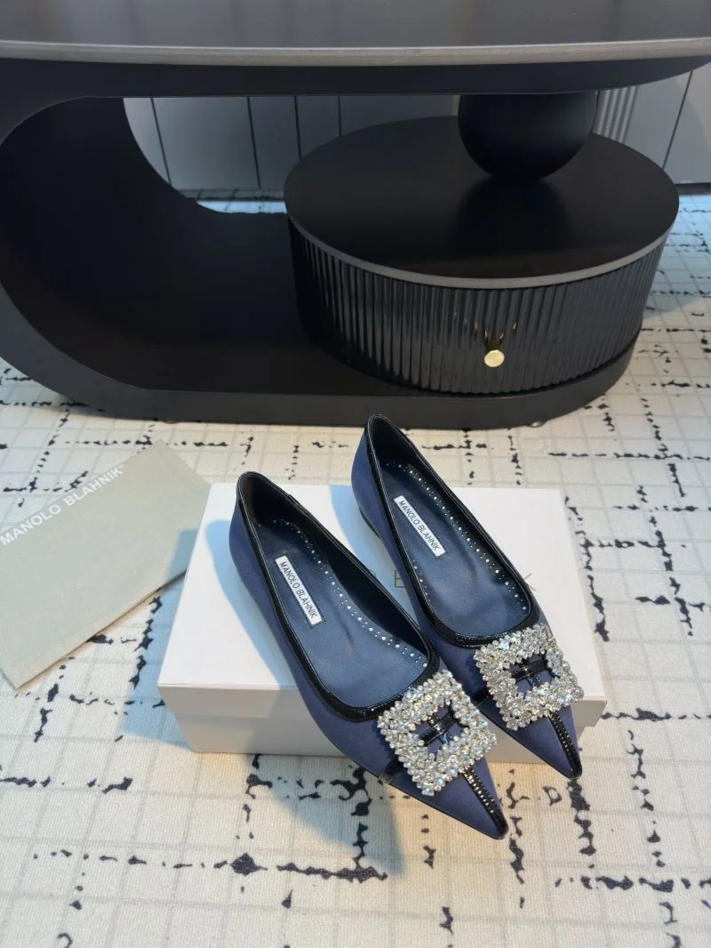Neat Manolo Blahnik Shoes 7626