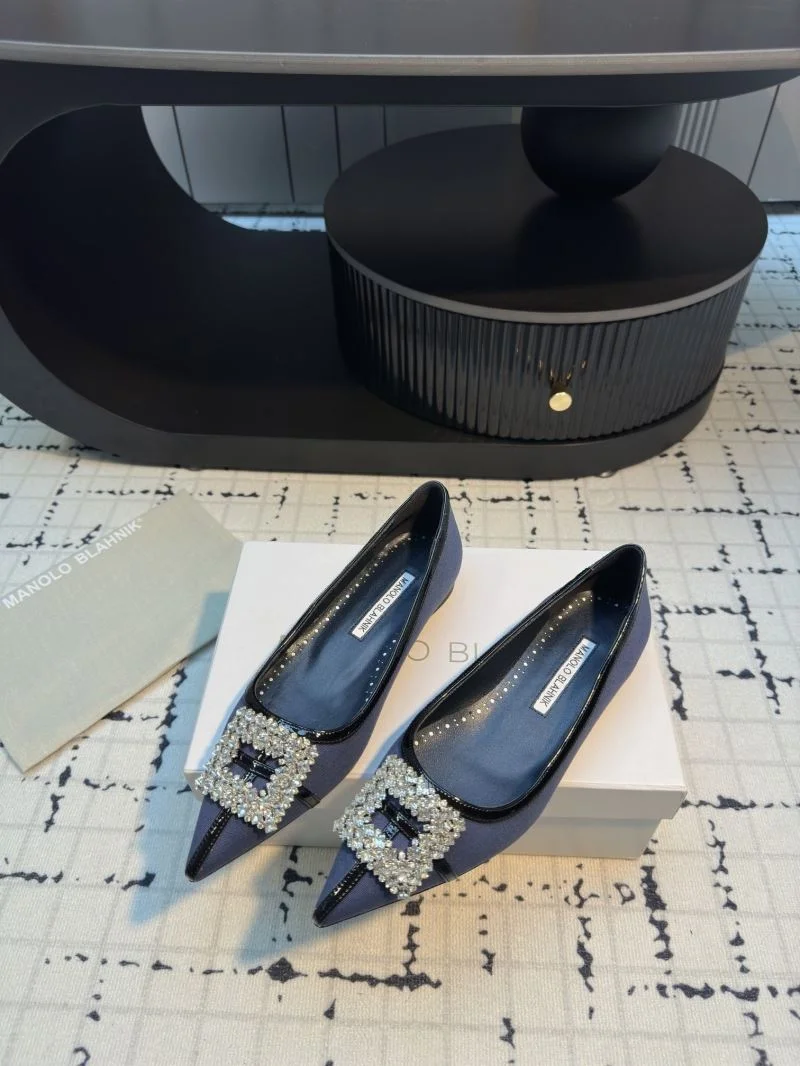Neat Manolo Blahnik Shoes 7626