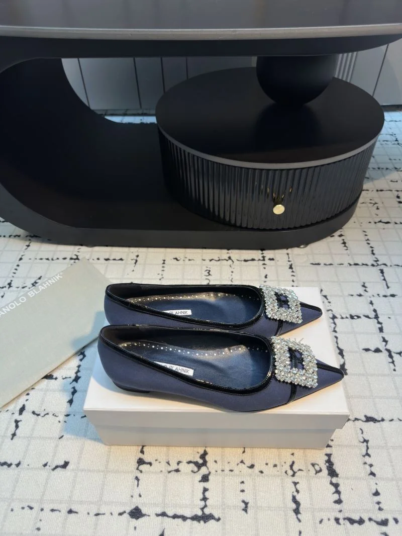 Neat Manolo Blahnik Shoes 7626