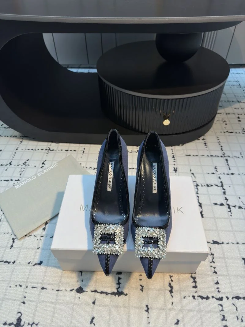 Effortless Manolo Blahnik Shoes 7661