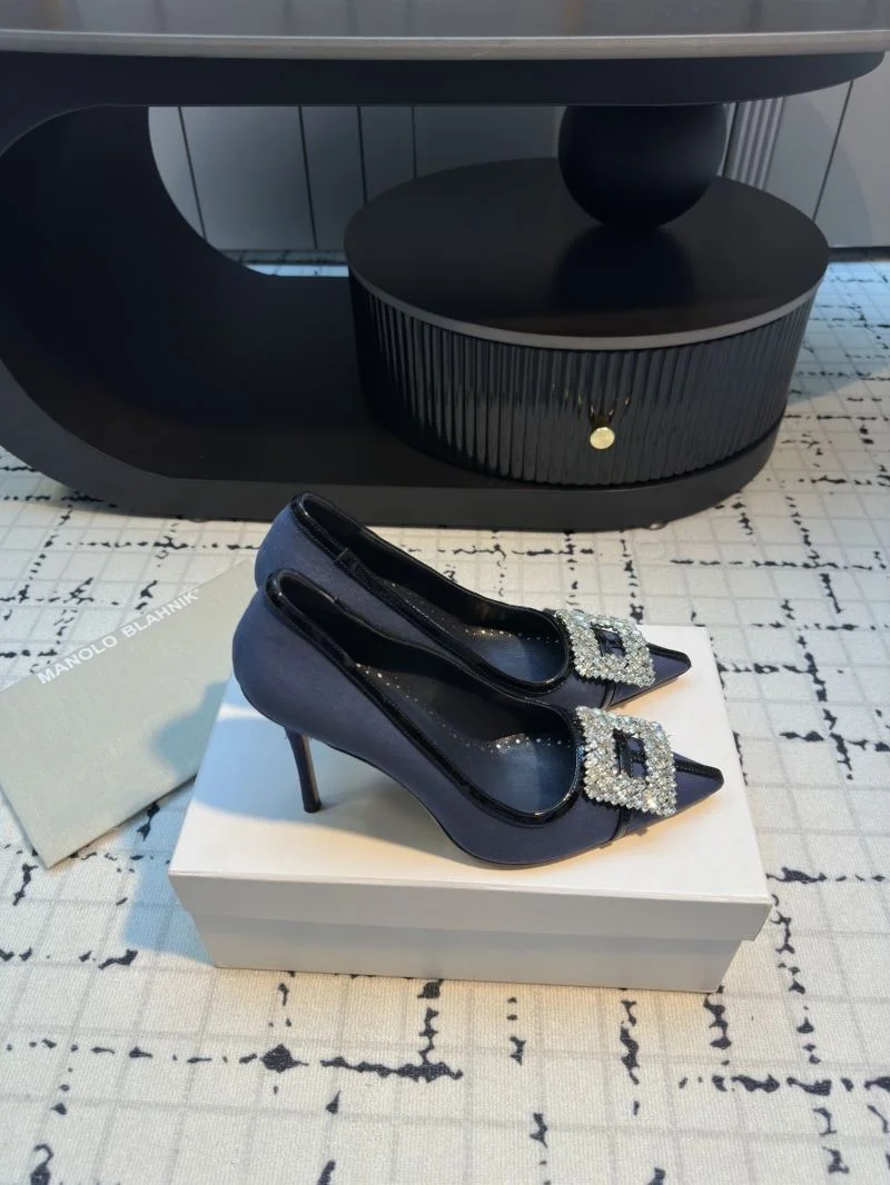 Effortless Manolo Blahnik Shoes 7661