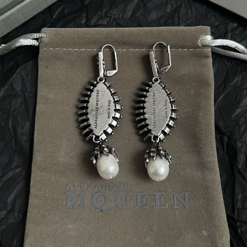 Snug Mcqueen Earrings 208629