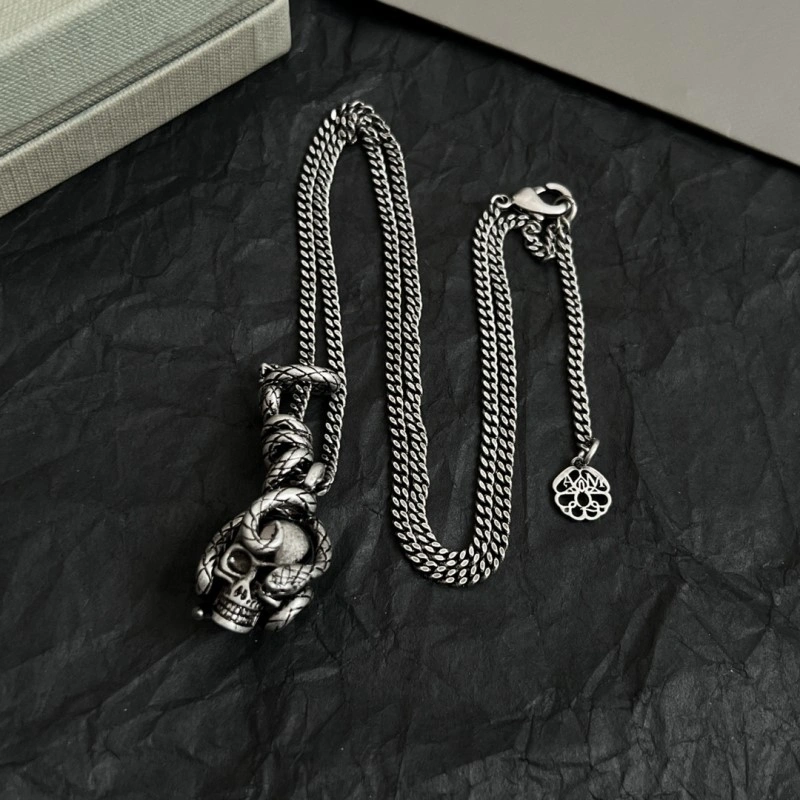 Versatile Mcqueen Necklaces 208609