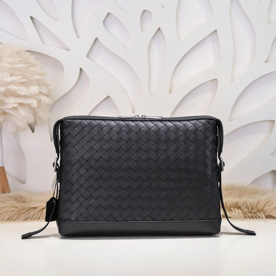 Compact Mens Bottega Veneta Clutch Bags 91386
