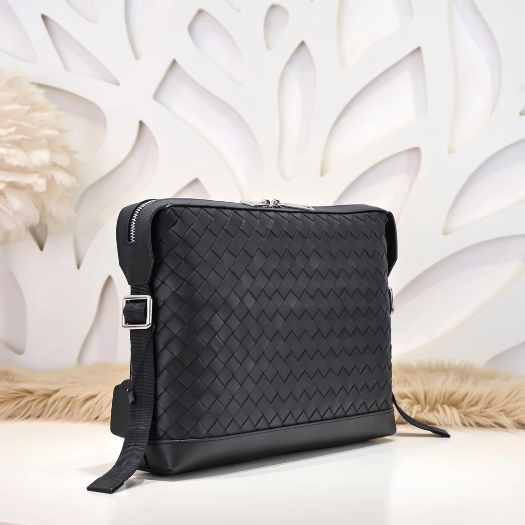 Compact Mens Bottega Veneta Clutch Bags 91386