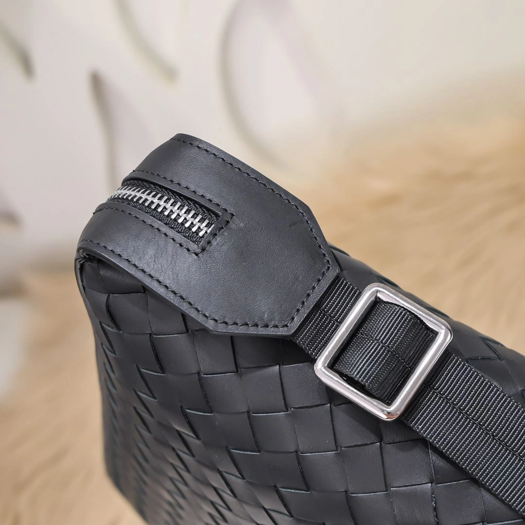 Compact Mens Bottega Veneta Clutch Bags 91386