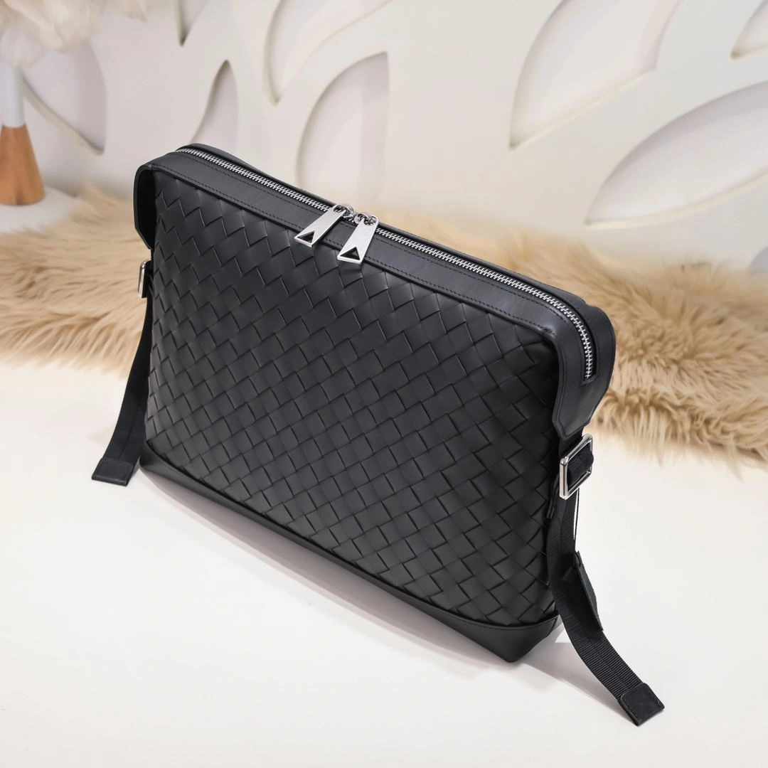Compact Mens Bottega Veneta Clutch Bags 91386