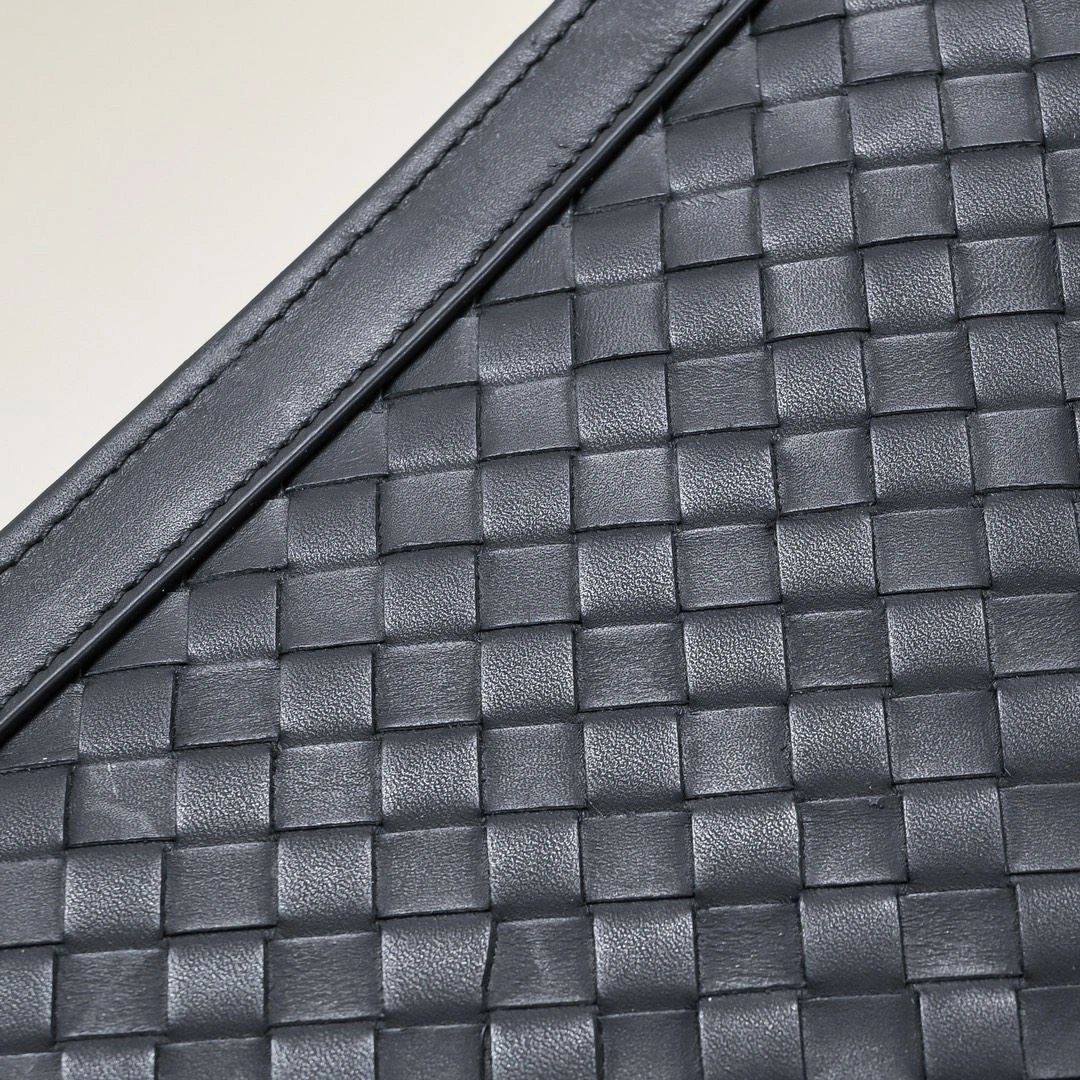 Versatile Mens Bottega Veneta Clutch Bags 91357
