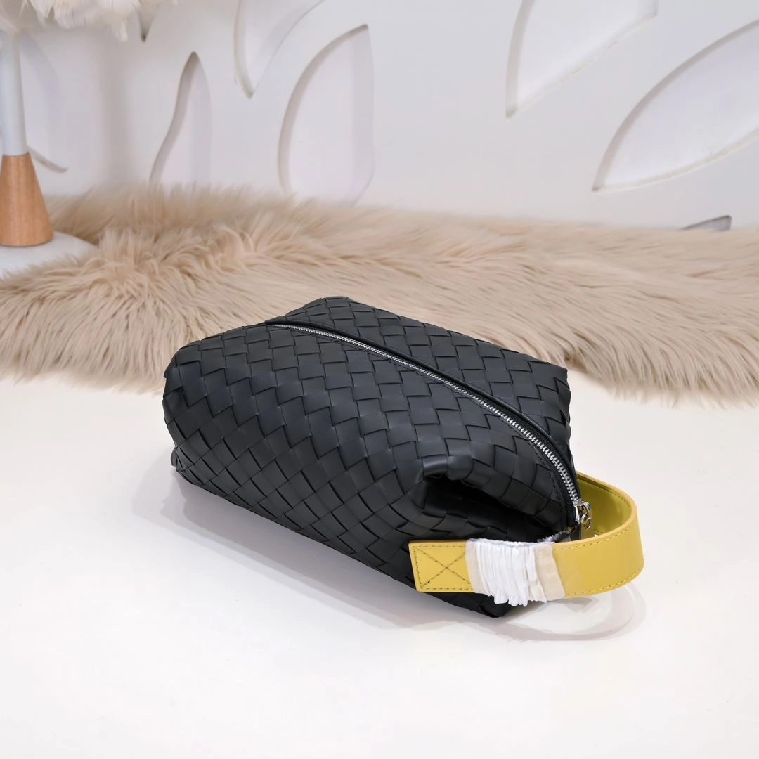 Sustainable Mens Bottega Veneta Clutch Bags 91346