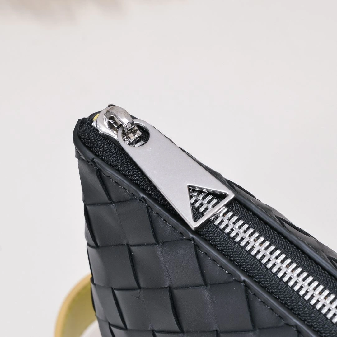 Sustainable Mens Bottega Veneta Clutch Bags 91346
