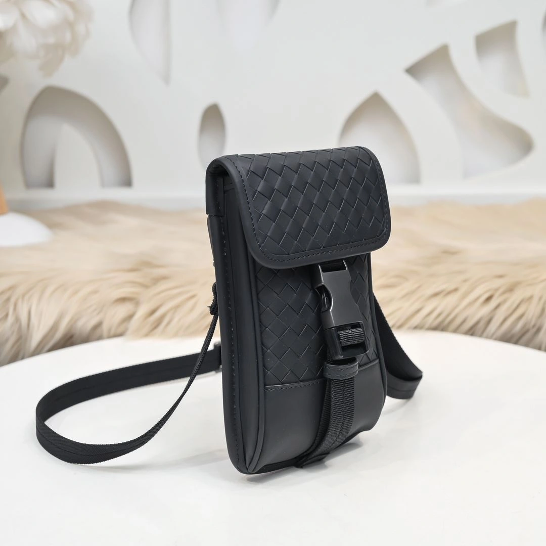 WellDesigned Mens Bottega Veneta Waist Chest Packs 91219