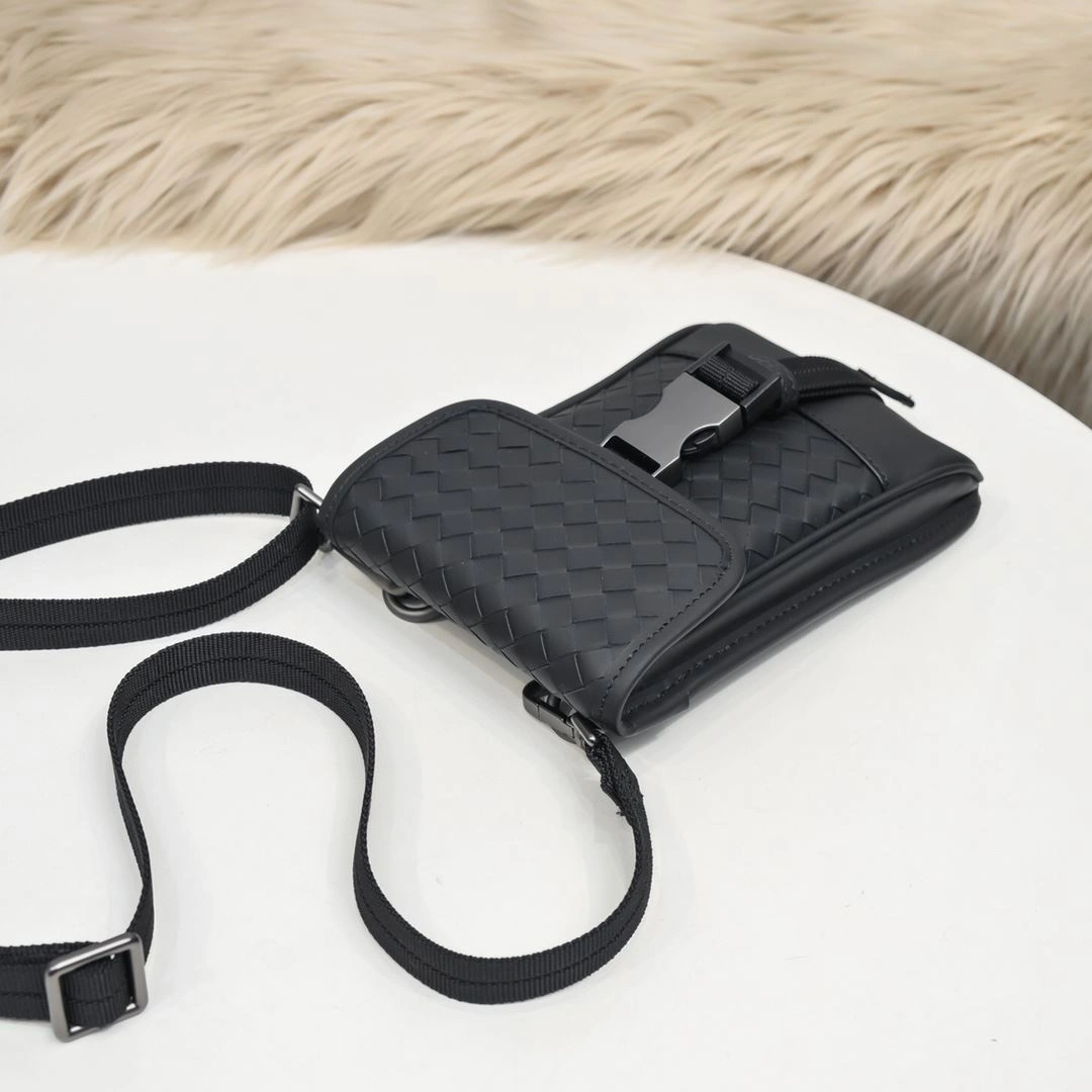 WellDesigned Mens Bottega Veneta Waist Chest Packs 91219