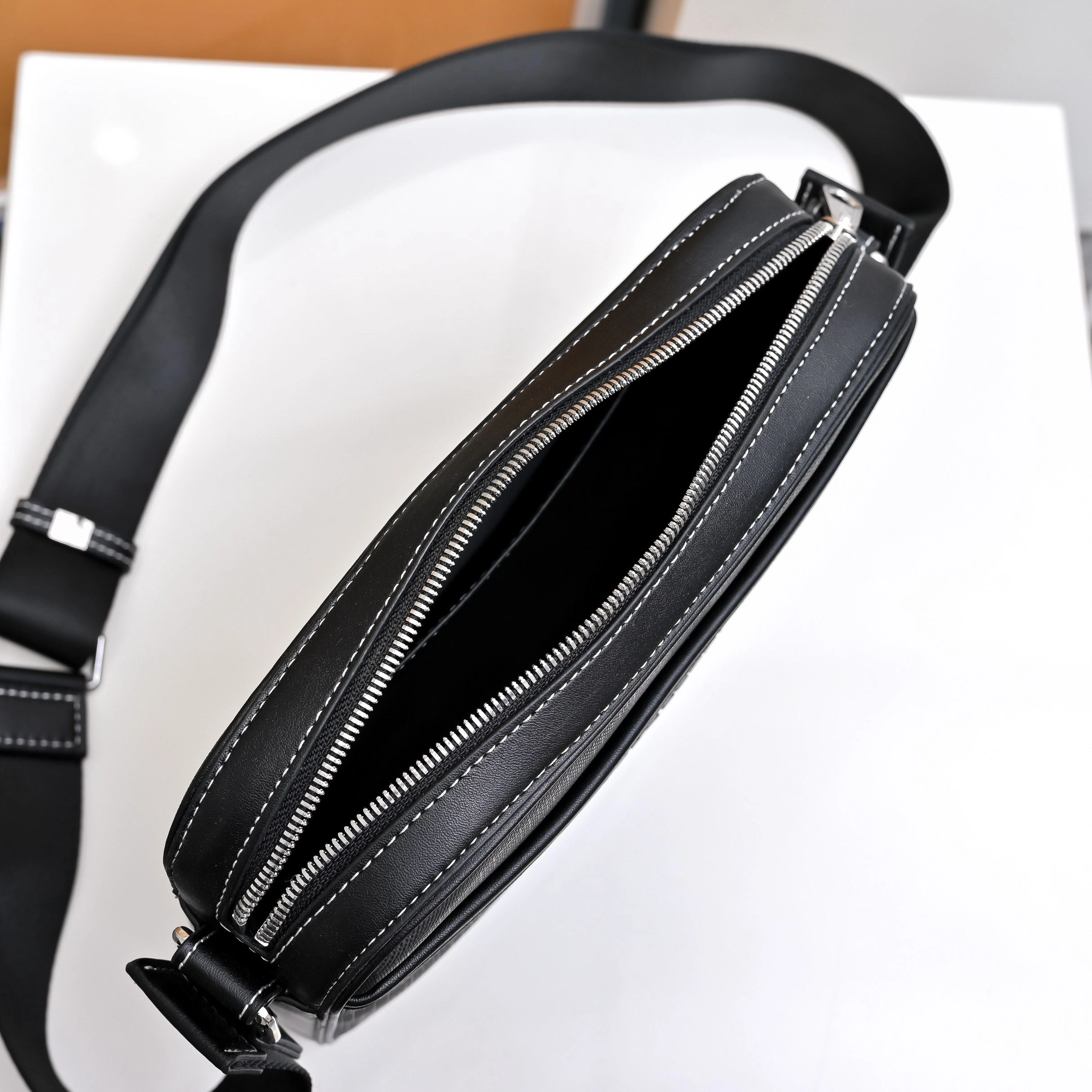 Flexible Mens Burberry Satchel Bags 93325