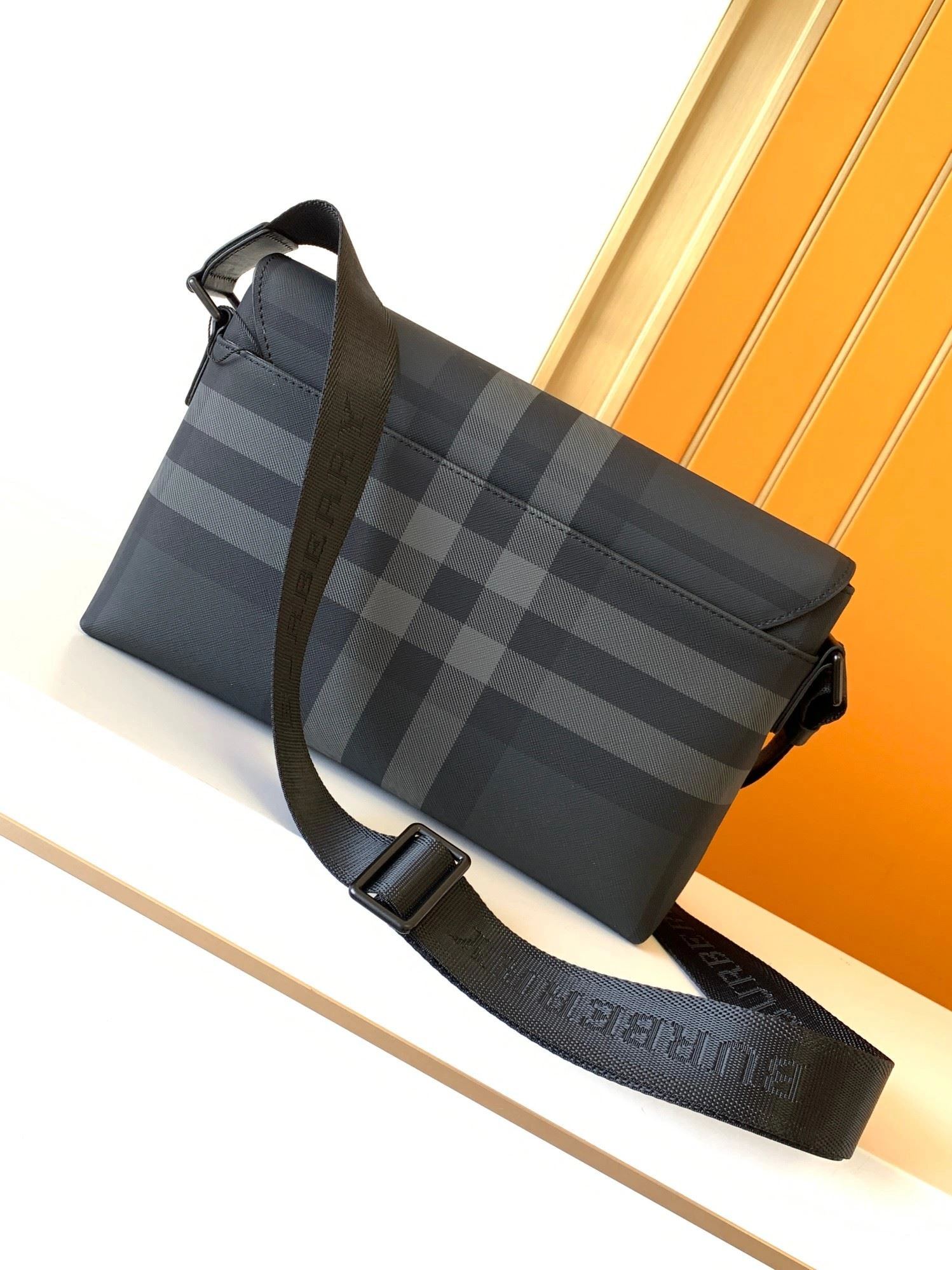 WellDesigned Mens Burberry Satchel Bags 92232