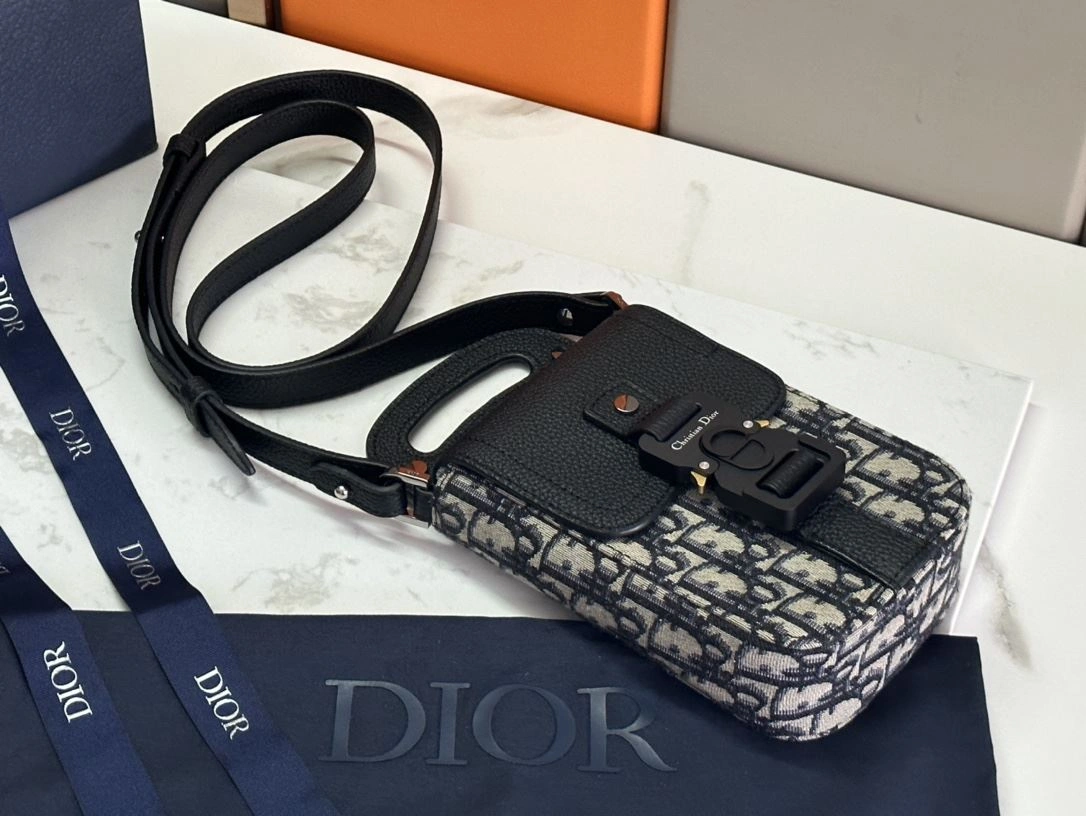MoistureWicking Mens Christian Dior Satchel Bags 92002