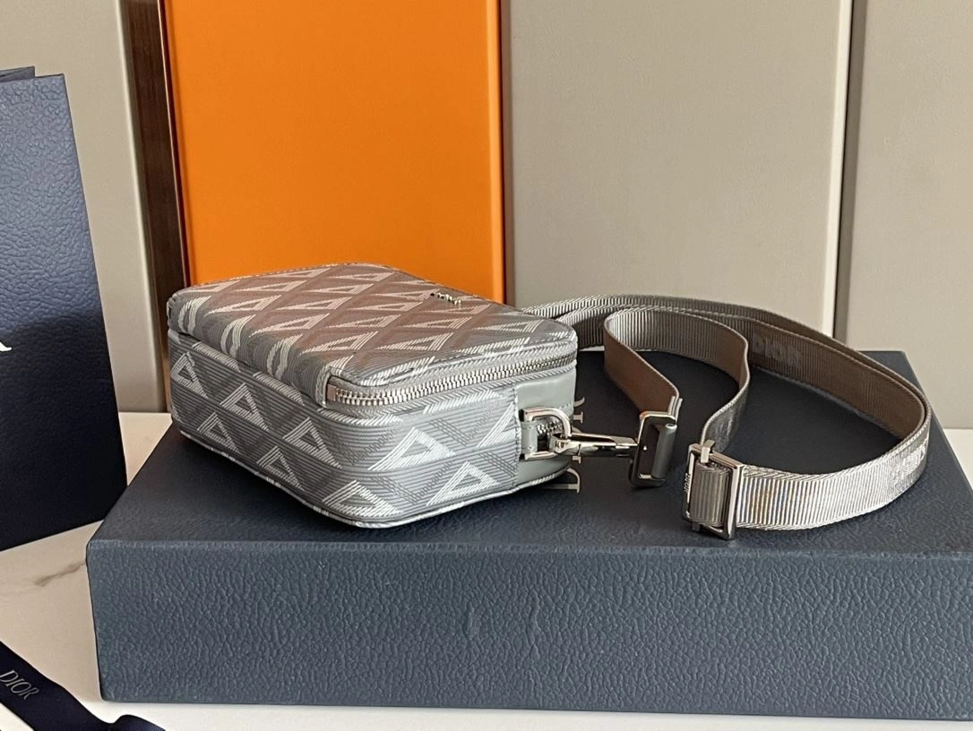 Sustainable Mens Christian Dior Satchel Bags 91921