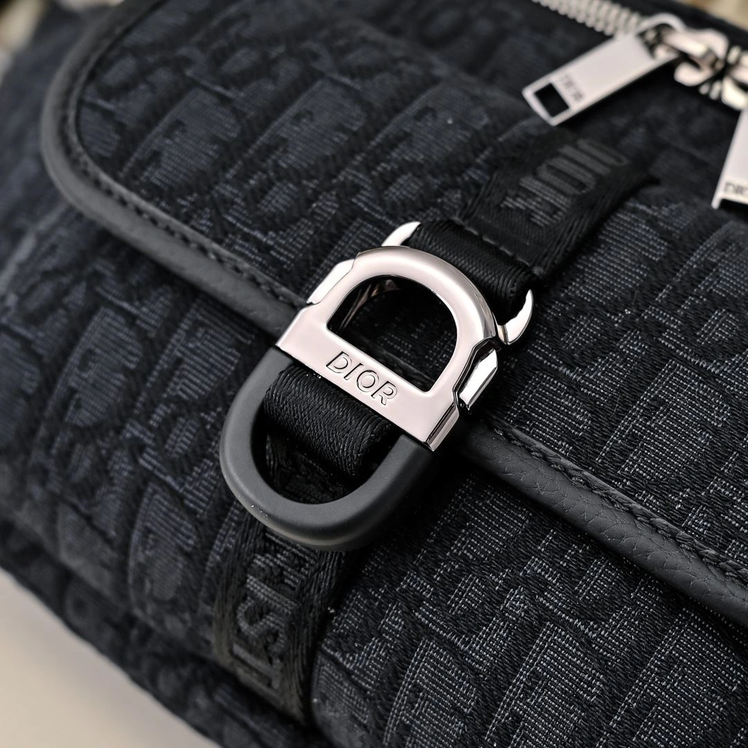 EyeCatching Mens Christian Dior Waist Chest Packs 90932
