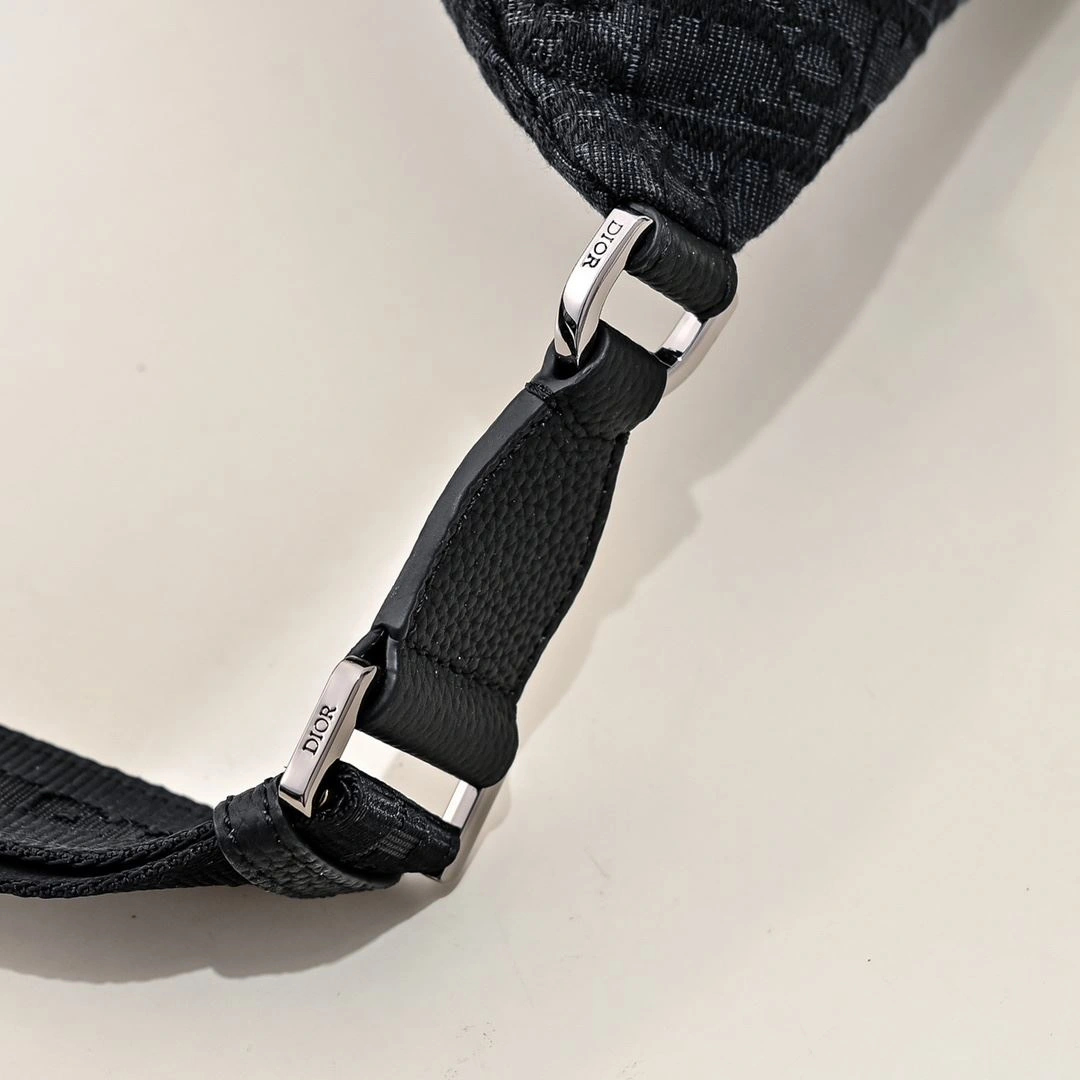 EyeCatching Mens Christian Dior Waist Chest Packs 90932