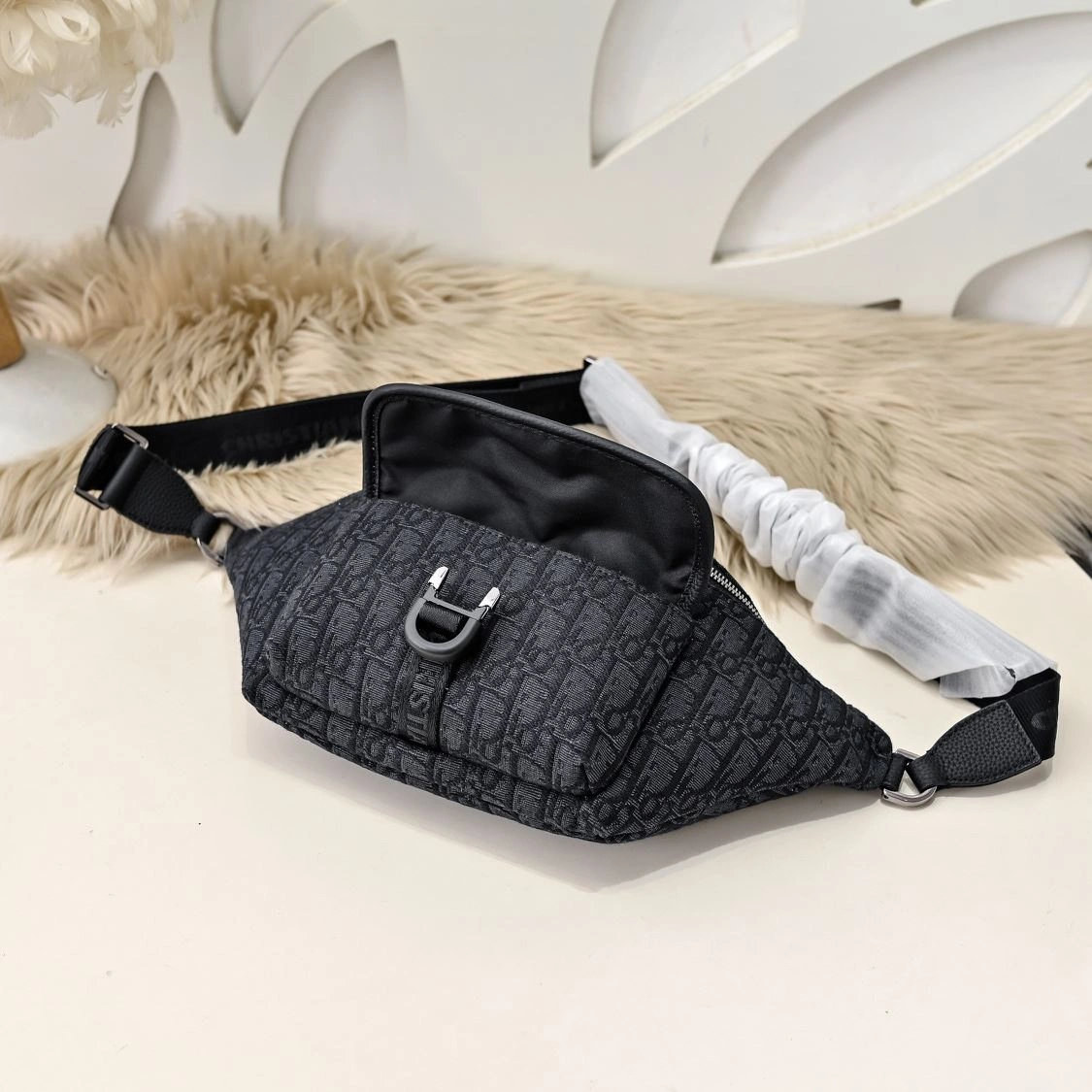 EyeCatching Mens Christian Dior Waist Chest Packs 90932