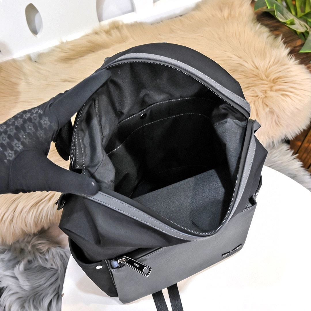 Mens Fendi Backpacks Elegant 90918