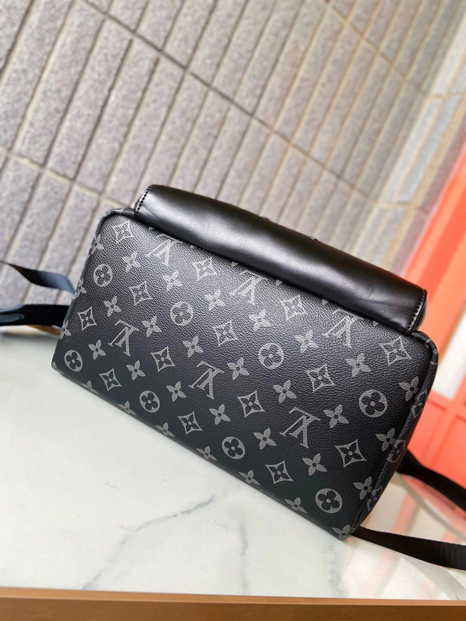 Mens Louis Vuitton Backpacks Bold 92866