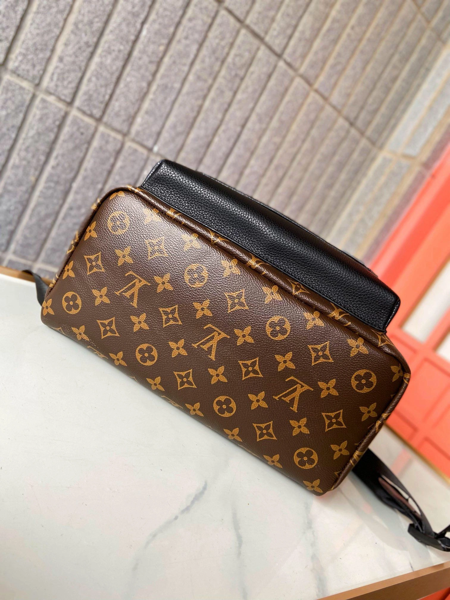 Mens Louis Vuitton Backpacks Seasonal 92865