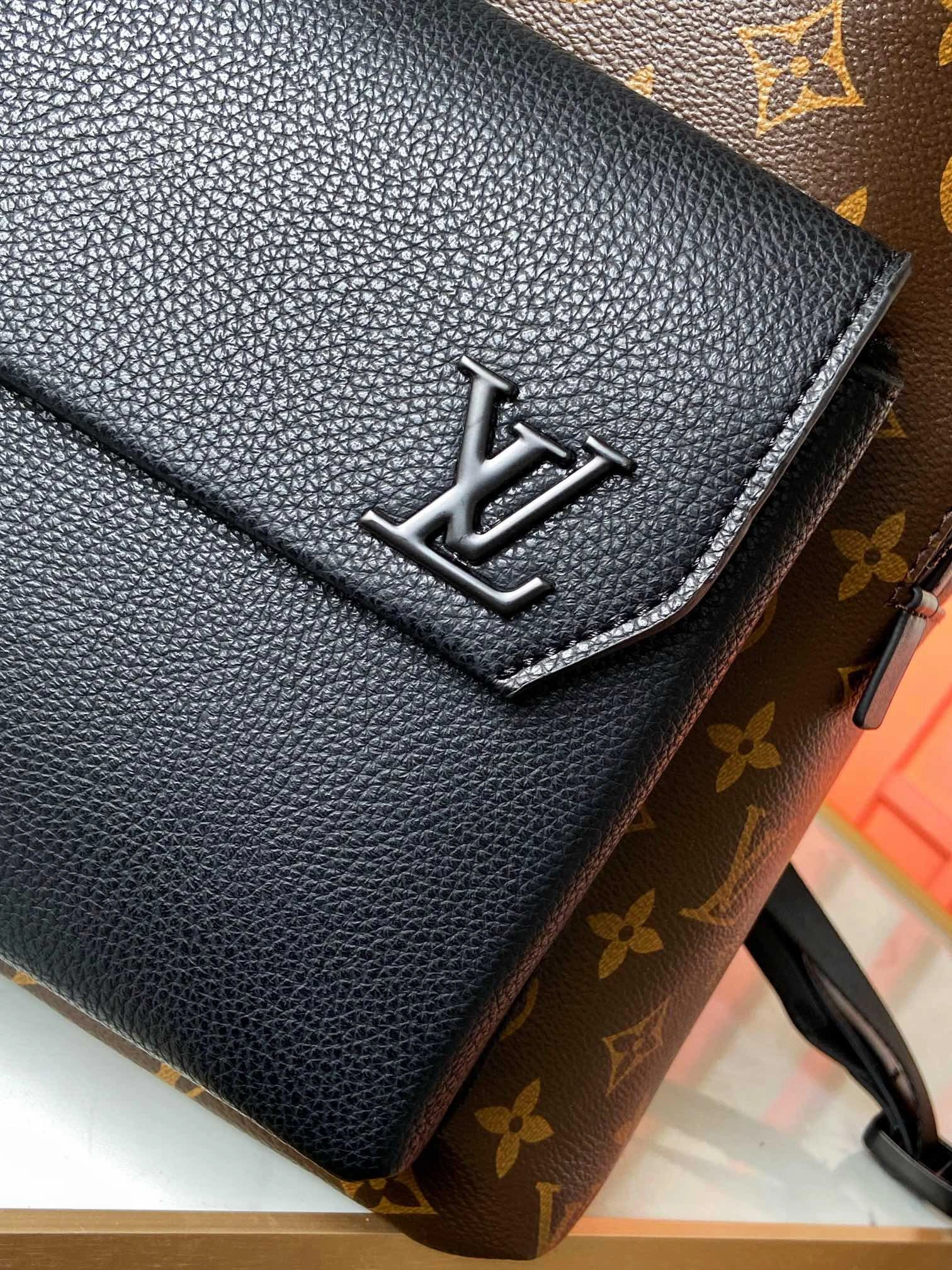 Mens Louis Vuitton Backpacks Seasonal 92865