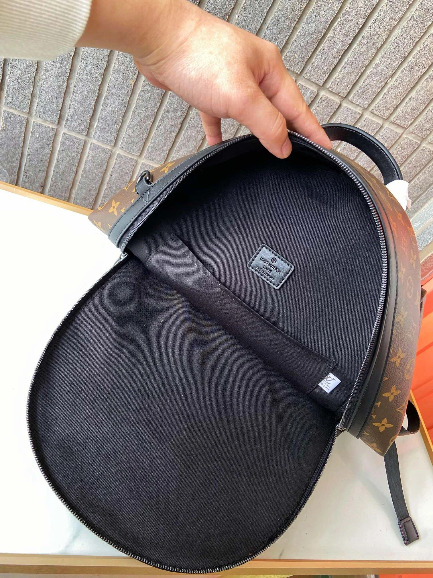 Mens Louis Vuitton Backpacks Seasonal 92865