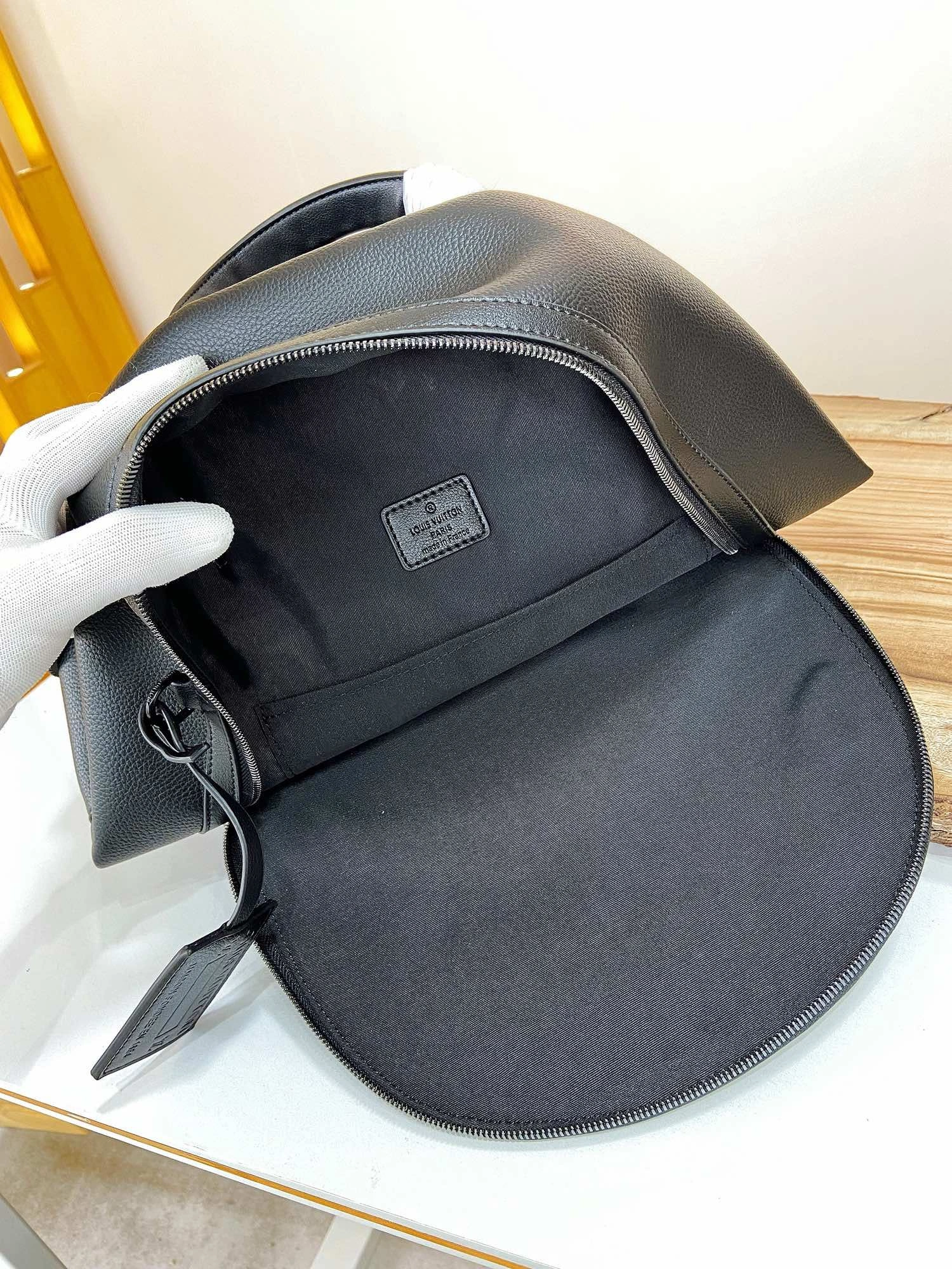 Snug Mens Louis Vuitton Backpacks 92830