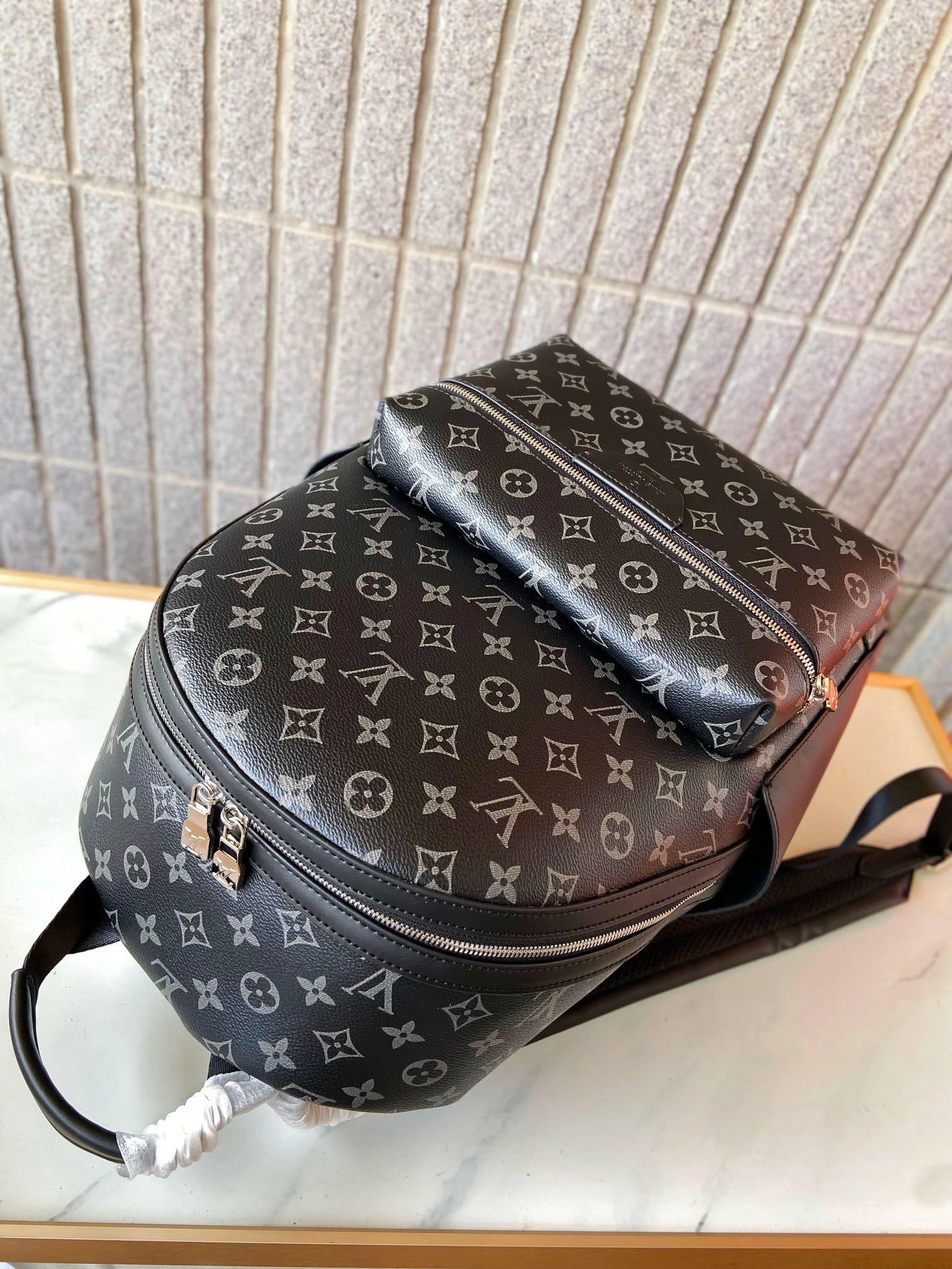 Mens Louis Vuitton Backpacks Breathable 92827
