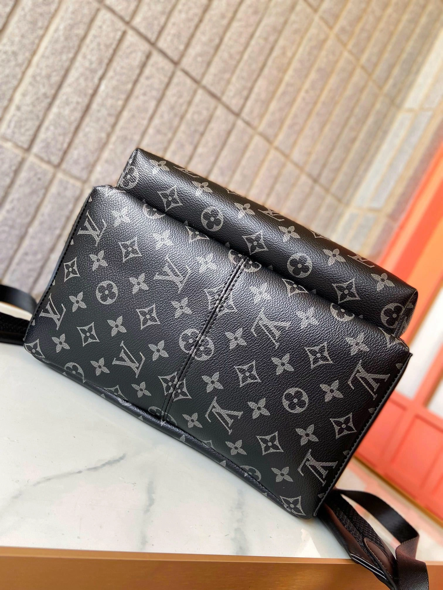 Mens Louis Vuitton Backpacks Breathable 92827