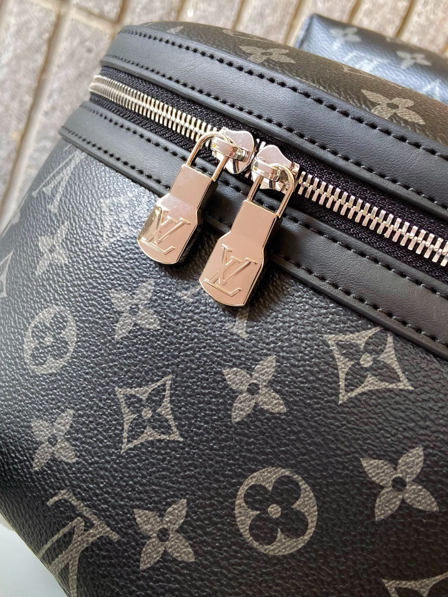 Mens Louis Vuitton Backpacks Breathable 92827