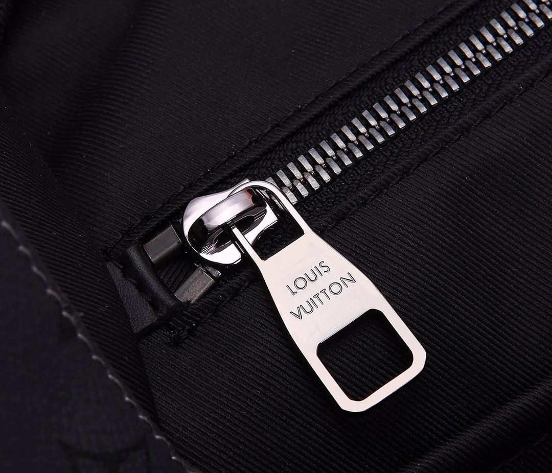 Mens Louis Vuitton Backpacks Sleek 91795
