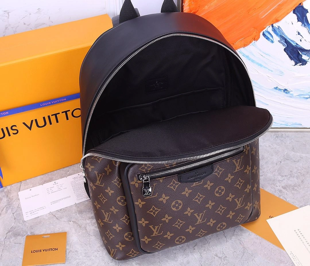 EasyCare Mens Louis Vuitton Backpacks 91777