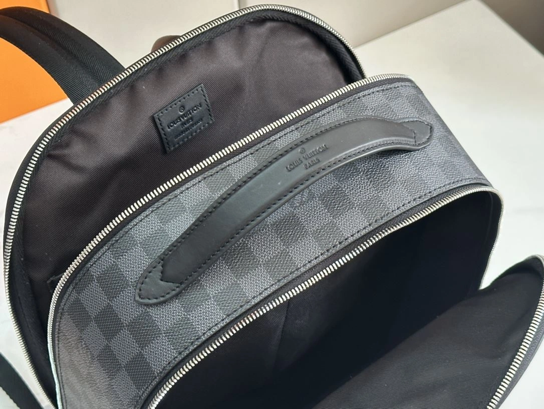 Flexible Mens Louis Vuitton Backpacks 91765