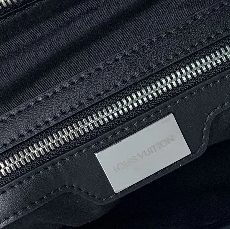 Mens Louis Vuitton Briefcases EasyCare 92806