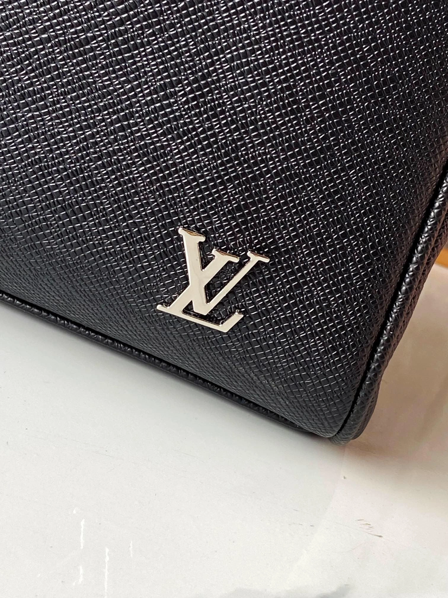 Thermal Mens Louis Vuitton Briefcases 92804