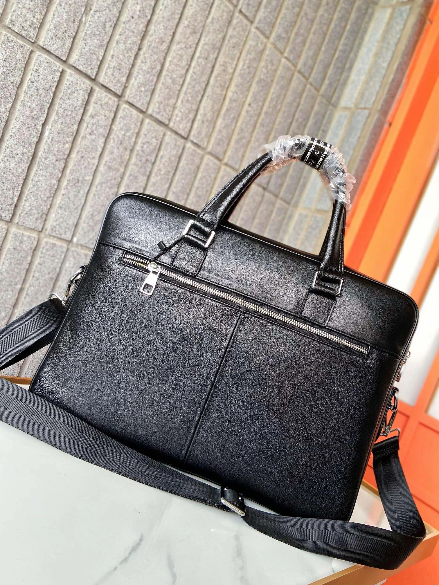 Chic Mens Louis Vuitton Briefcases 92800