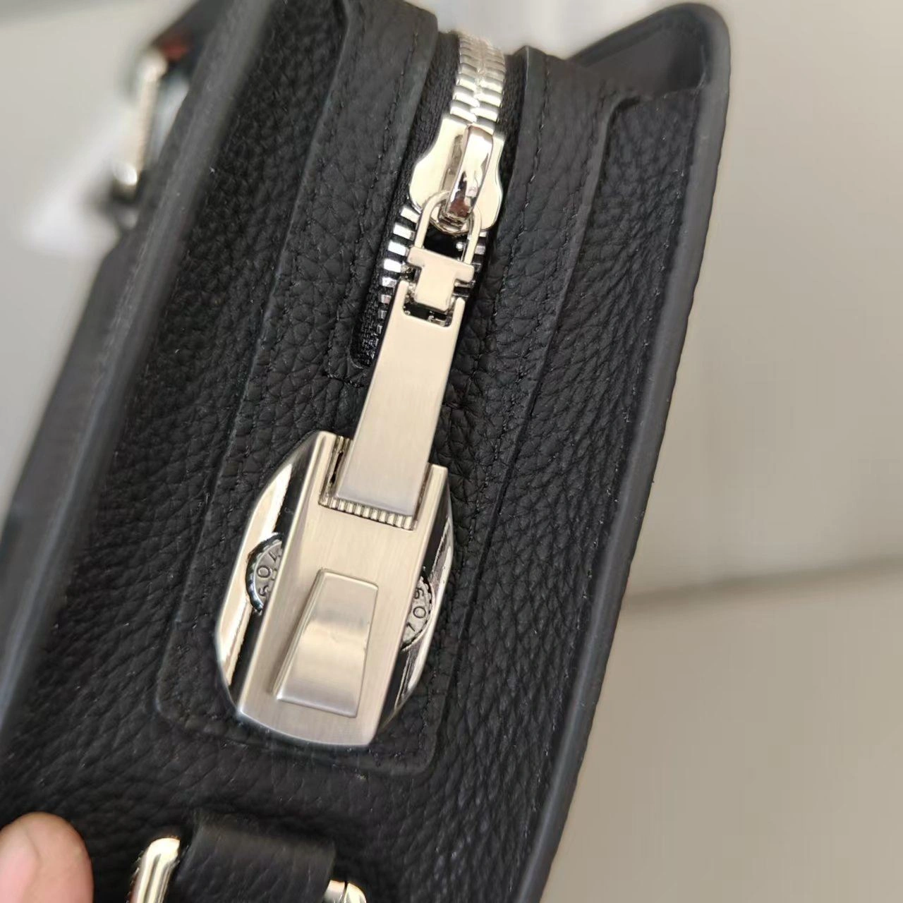 Mens Louis Vuitton Briefcases TimelessDesign 92767