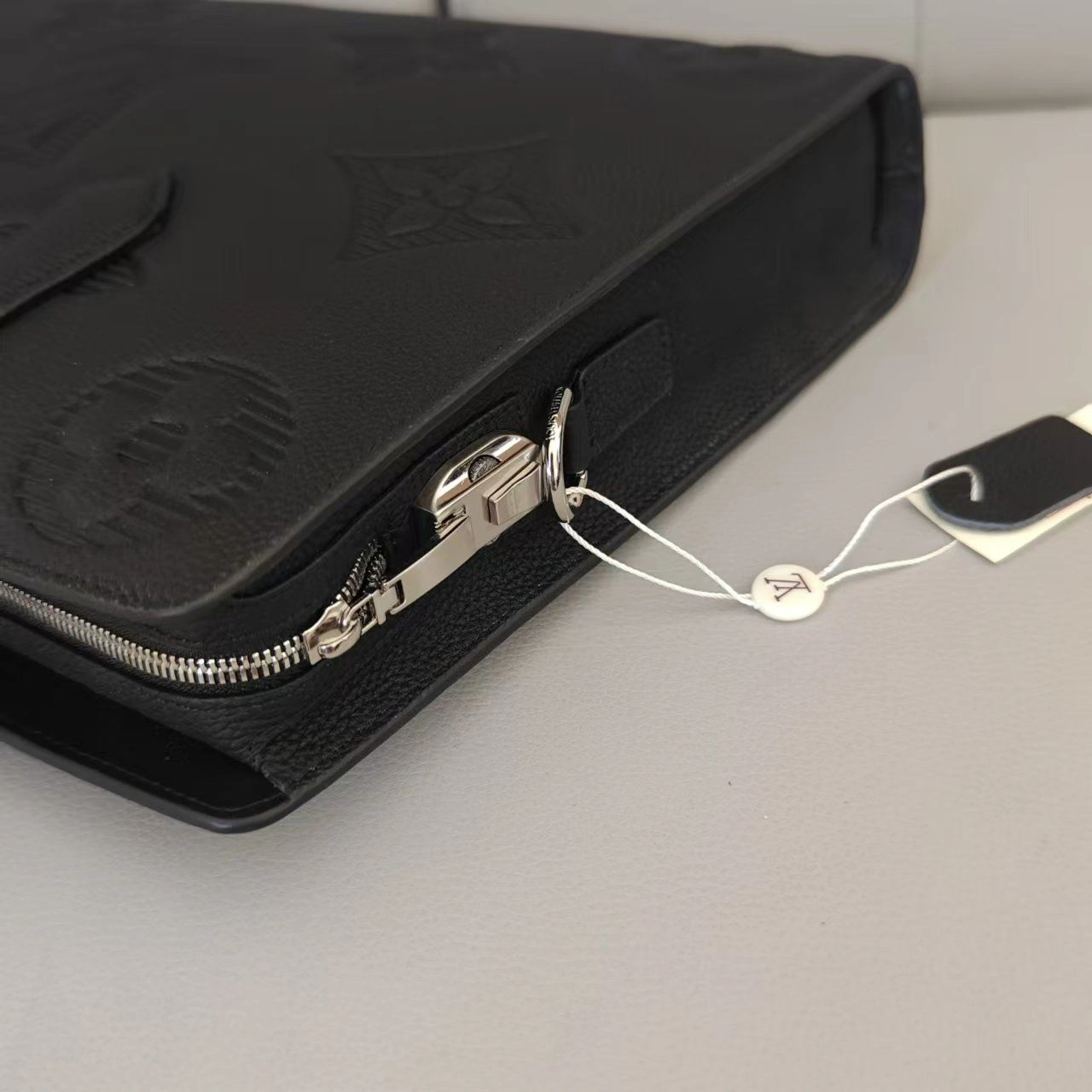 Mens Louis Vuitton Briefcases TimelessDesign 92767