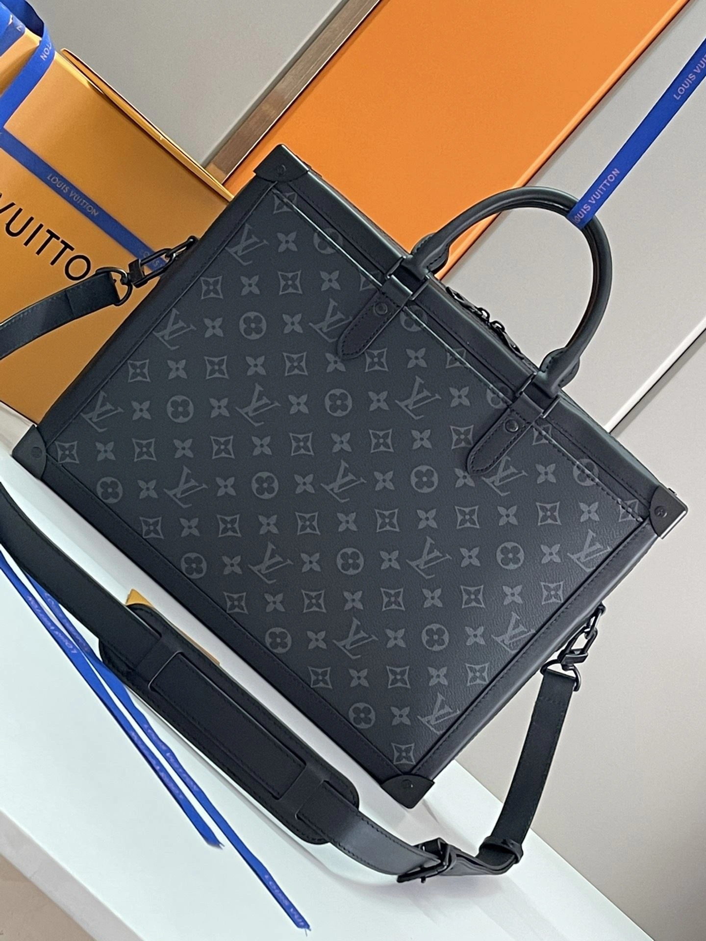 Sporty Mens Louis Vuitton Briefcases 91752