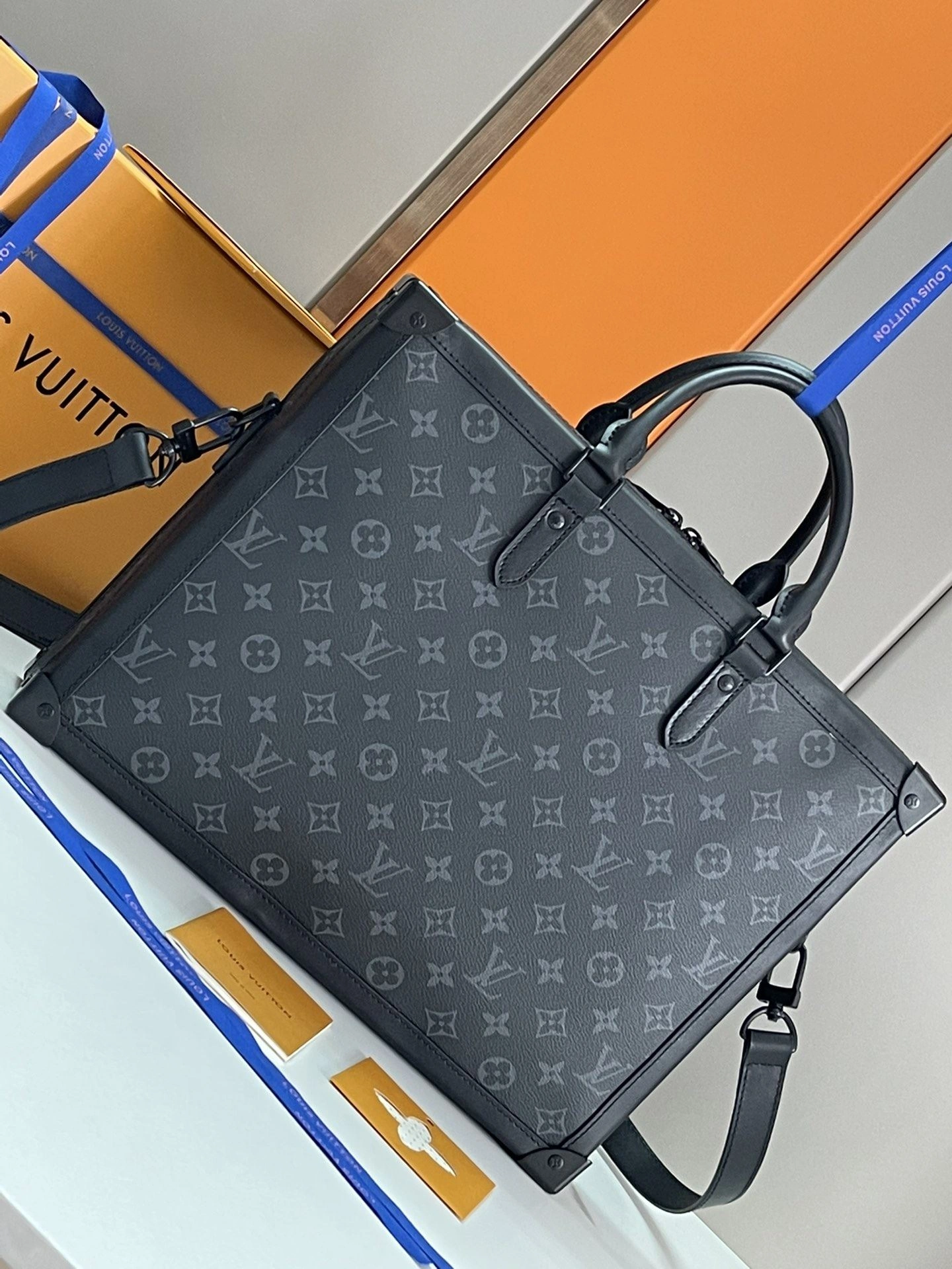 Sporty Mens Louis Vuitton Briefcases 91752