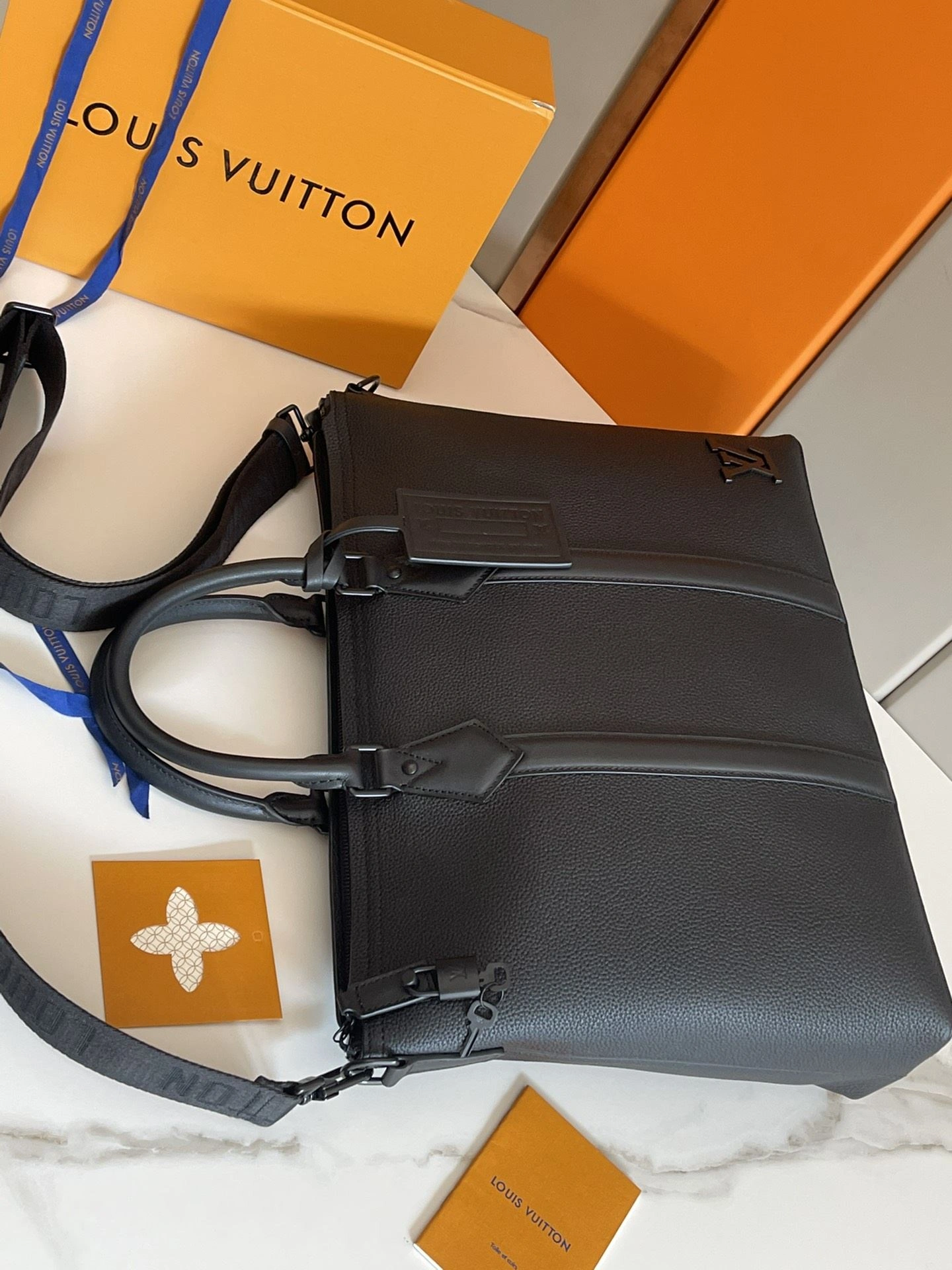 Flexible Mens Louis Vuitton Briefcases 91780
