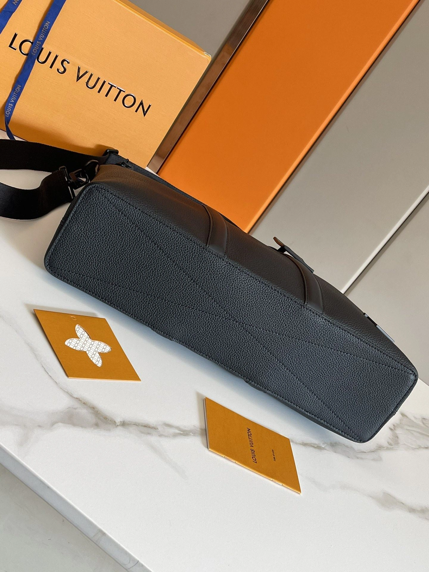 Flexible Mens Louis Vuitton Briefcases 91780
