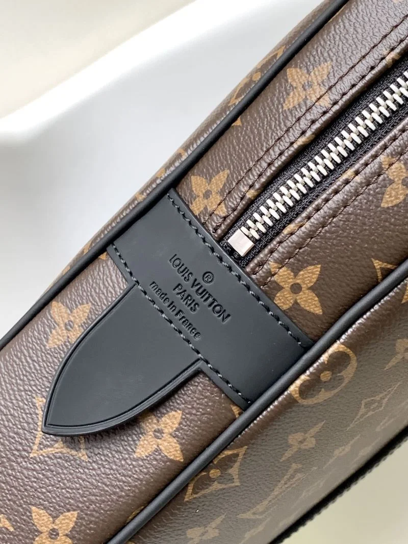 Fashionable Mens Louis Vuitton Briefcases 39018