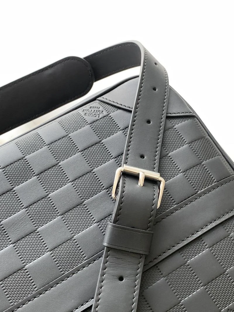 Unisex Mens Louis Vuitton Briefcases 38696