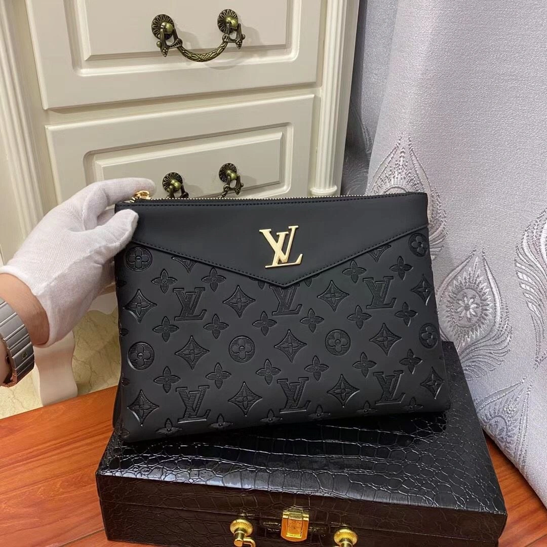 UrbanChic Mens Louis Vuitton Clutch Bags 92775